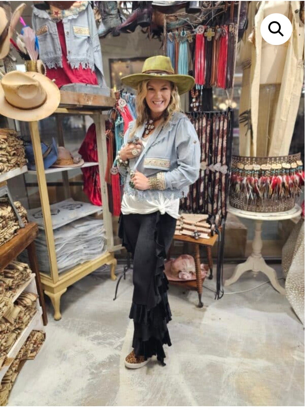 A Rare Bird Velvet Ruffle pant med/large