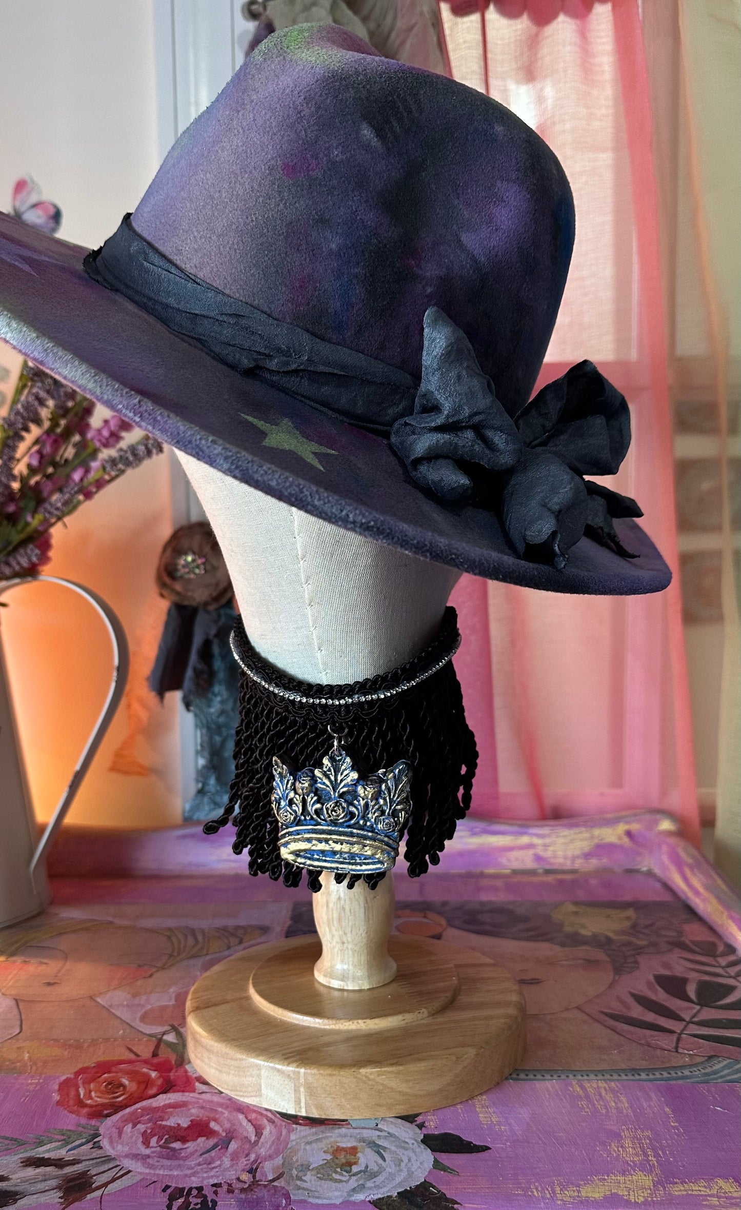 Royalty Choker