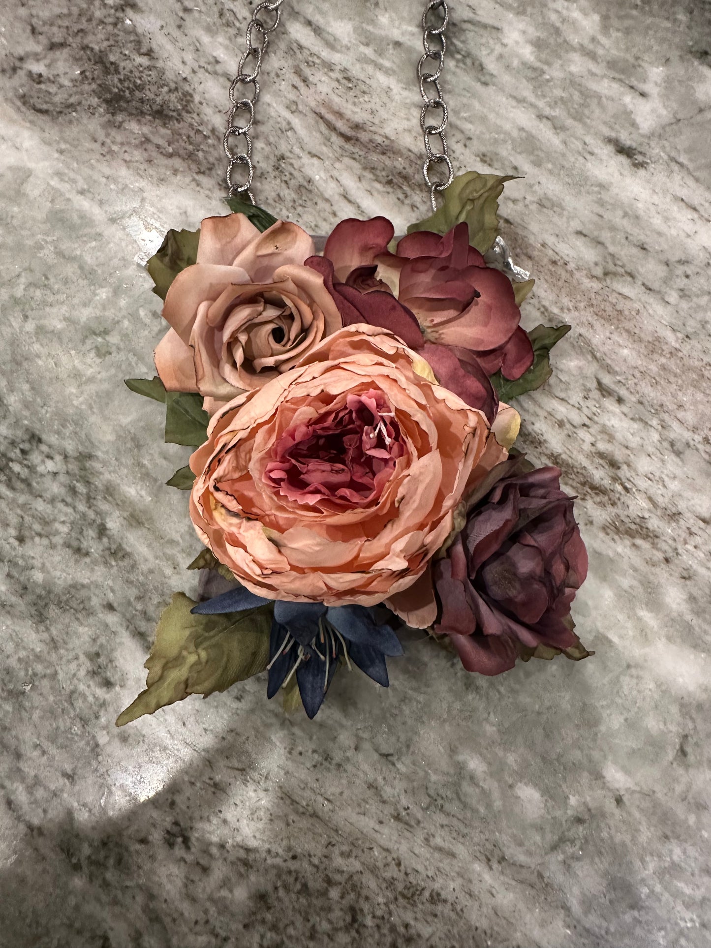Floral Garden phone case necklace (2)