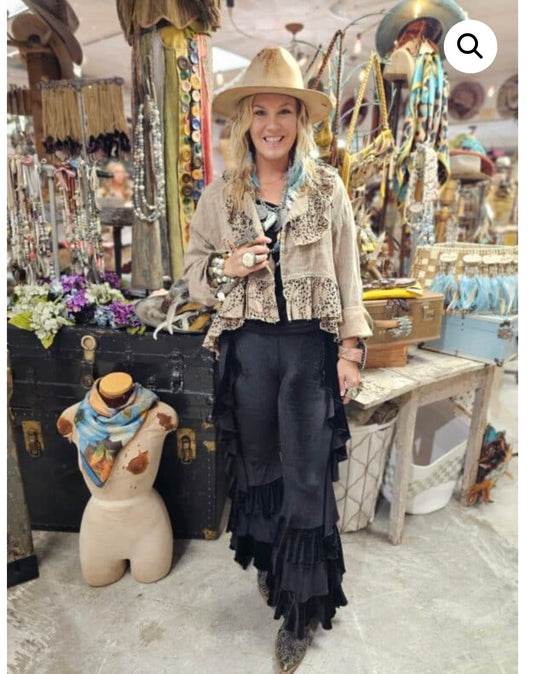 A Rare Bird Velvet Ruffle pant med/large