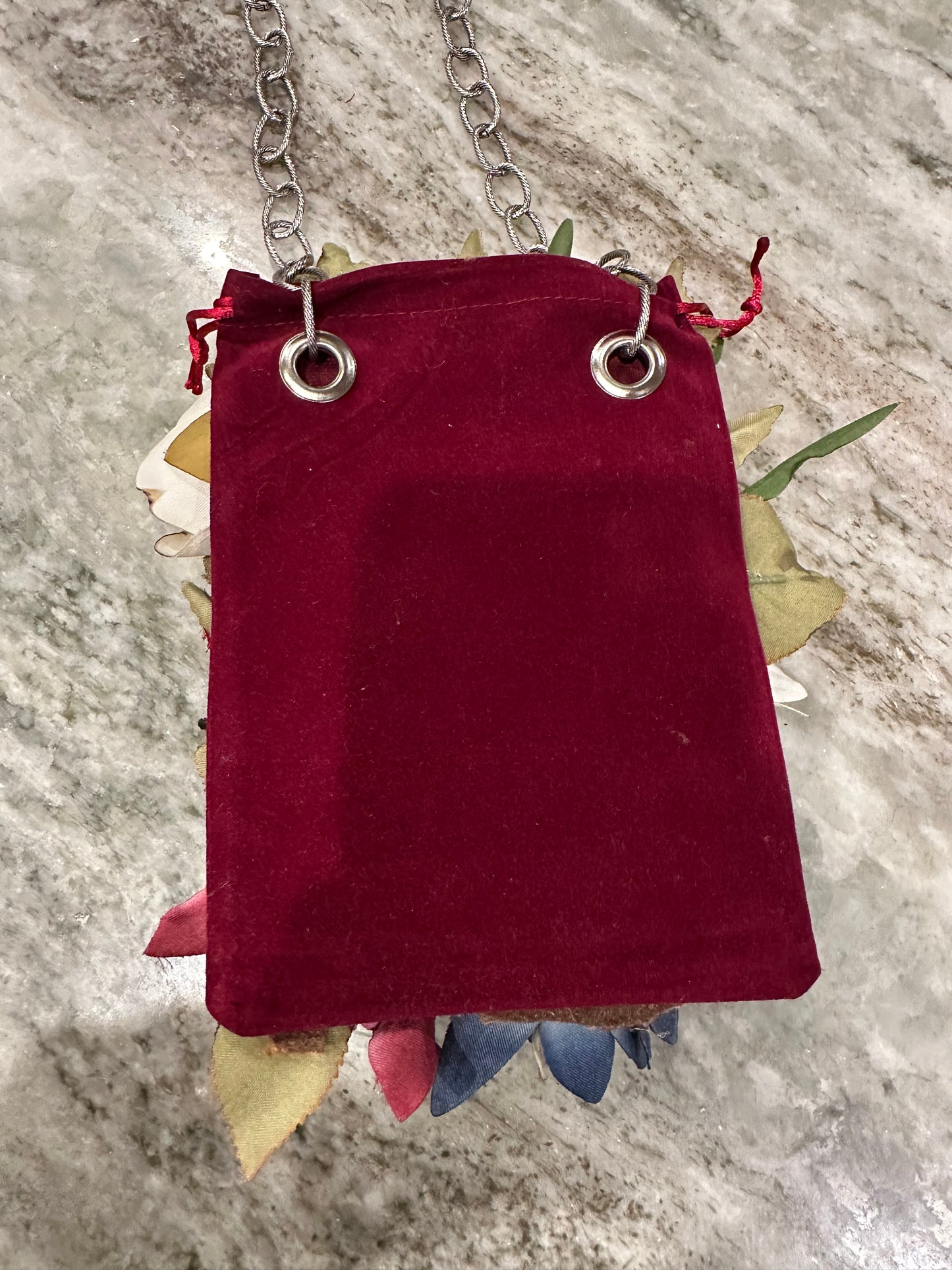 Floral Garden phone case necklace (1)